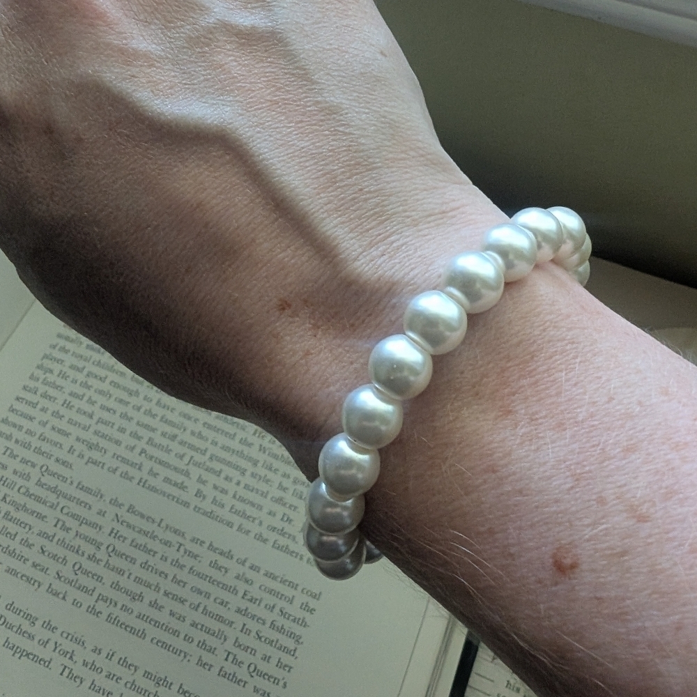 Elegant White Faux Pearl Bracelet